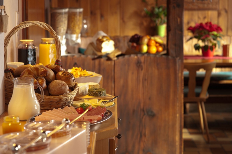 boulangerie-ST CYR SUR MER-min_breakfast_buffet_food_restaurant_meal_hotel_plate_fresh-718745